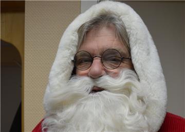 Ein schmucker Weihnachtsmann: Peter Friedrichs aus Drangstedt Geestland) setzt auf seinen Rauschebart und das rot-weiße Gewand.