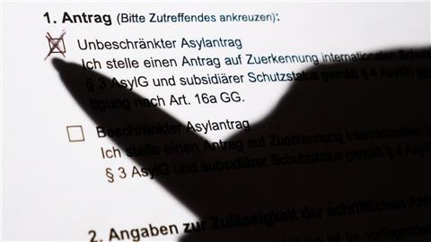 Ein schriftlicher Asylerstantrag des Bundesamt für Migration und Flüchtlinge (BAMF).