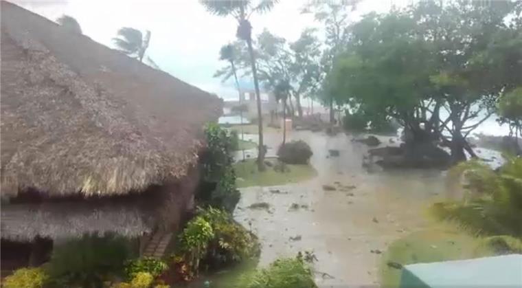 "Ich hatte Angst": So erlebte Ralf Poppe aus Sassenholz Hurrikan Irma im Urlaub Ein Screenshot aus dem Video von Ralf Poppe: Die Hotelanlage in Sosúa ist überschwemmt. Ein Ausläufer des Hurrikans Irma erreichte vergangenen Donnerstag die Stadt im Norden der Dominikanischen Republik.
