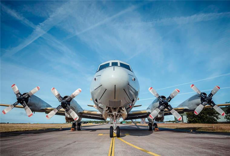 Fernsehteam begleitet Nordholzer Marineflieger Seefernaufklärer P-3C "Orion"