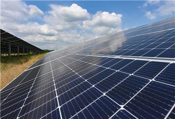 Ein solcher Solarpark wie auf diesem Bild soll auch bei Iffens entstehen. Die Chancen, dass daraus tatsächlich etwas wird, schwinden jedoch.
