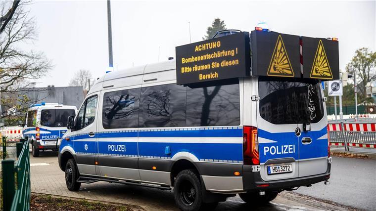 Kriegsbombe in Bremen erfolgreich entschärft Ein Sprengmeister hat eine Bombe in Bremen erfolgreich entschärft.