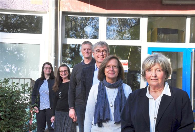 Ein starkes Team (von rechts): Sonderpädagogin Vera Mangels, Berufsberaterin Evelyn Vöge-Sturm, Arbeitsagentur-Leiter Joachim Ossmann, Stephan Penning (stellvertretender Schuldirektor), Schulleiterin Ana Isabel Hüller und Jahrgangsleiterin Ina Grieff.
