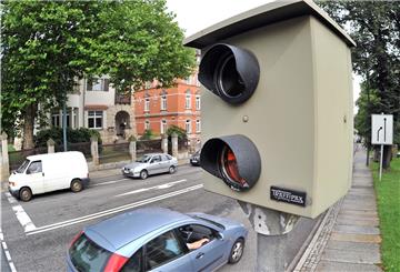 Ein stationärer Blitzkasten auf der B211 wurde in Brand gesetzt.