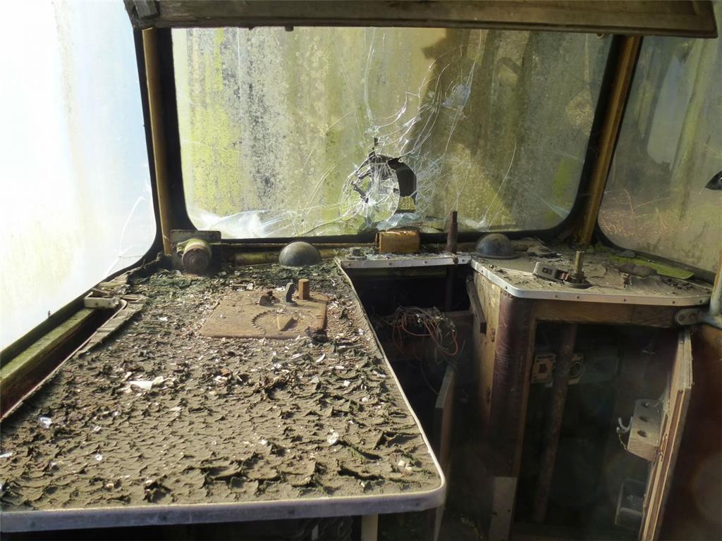 Ein Stück Straßenbahngeschichte  aus Bremerhaven steht seit 2010 auf einem Abste...