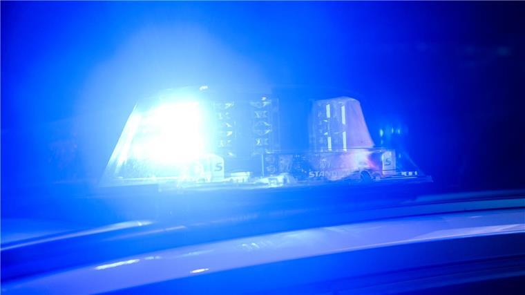 Ein Tatverdächtiger wurde kurze Zeit nach dem gescheiterten Kiosküberfall von der Polizei gestellt. (Symbolbild)