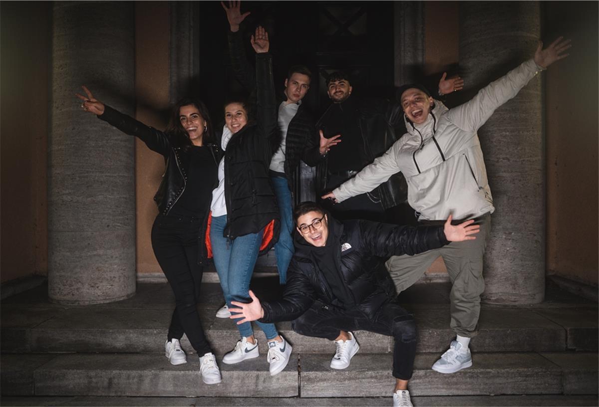 Daniel Hein aus Nordenham: Schon eine Million Streams auf Spotify Ein Teil des Teams, das am Video-Dreh von „Blue Eyes“ beteiligt war (von links): Jule Neuhaus, Marie Jenzig, Keanu Frers, Tibet Nial, Alex Gottfried und Daniel Hein.