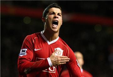 Ein Telefonat mit seinem Ex-Trainer und Nachrichten von aktuellen und ehemaligen Mitspielern sollen Cristiano Ronaldo dazu bewegt haben, zu Manchester United zurückzukehren, anstatt zu Man City zu wechseln. Ob es stimmt? Den begeisterten United-Fans dürfte es egal sein.