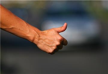 Ein Tramper hat sich auf der A27 zwischen Altenwalde und Nordholz in Gefahr gebracht.