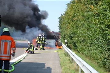 Ein Transporter ist auf der A29 bei Varel ausgebrannt.