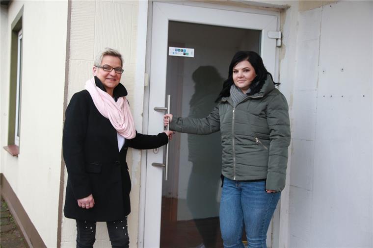 Ein Traumobjekt ist der verwaiste Kiosk für Frauke Brandt und ihre Tochter im jetzigen Zustand nicht. Aber die beiden Frauen können sich vorstellen, den Verkaufsraum an der Midlumer Dorfstraße in ein hübsches, kleines Lebensmittelgeschäft mit Tante-Emma-Charme zu verwandeln. 