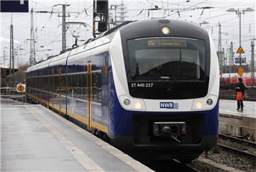 Ein Triebwagen der Nordwestbahn wurde von einem Steinewerfer attackiert.