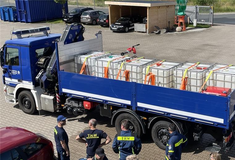 THW Bremerhaven kann Feuerwehren mit Löschwasser unterstützen Ein umgerüstetes THW-Fahrzeug mit Wasserbehältern steht in den Sommermonaten bereit, um die Feuerwehren in der Region zu unterstützen.