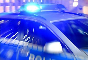 Ein Unbekannter hat am Freitag einen Raubüberfall auf eine Bäckereifiliale verübt. Die Polizei sucht nun Zeugen.