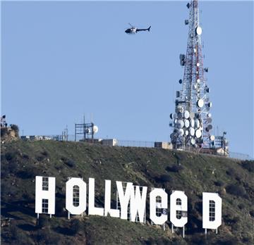 Ein Unbekannter hat sich an den berühmten Schriftzug in Los Angeles zu schaffen gemacht. 
Weed bezeichnet umgangssprachlich das Marihuana.