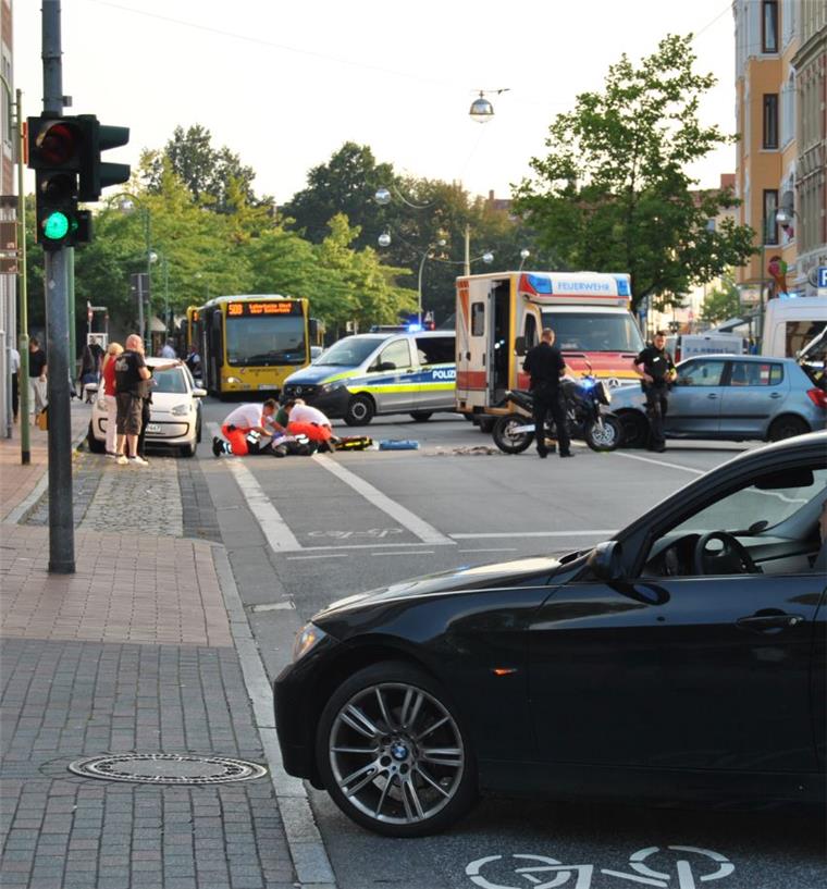 Verkehrsunfälle: Hier kracht es in der Seestadt besonders häufig Ein Unfall von vielen: Bei einem Verkehrsunfall wurde am 8. September auf der Hafenstraße ein Motorradfahrer verletzt. 4600 Verkehrsunfälle zählte die Polizei Bremerhaven im Jahr 2015 insgesamt.