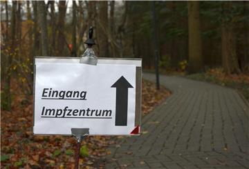 Ein unscheinbares Schild weist den Weg zum Impfzentrum des Landkreises Rotenburg im ehemaligen Zevener Krankenhaus.