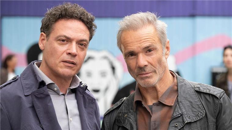 Mafia, Müll und Mord: Der neue „Amsterdam-Krimi“ Ein unschlagbares Team: Soko-Chef Bram de Groot (Fedja van Huet, l.) und sein Kollege Alex Pollack (Hannes Jaenicke).