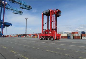 Ein Van-Carrier von Kalmar im Einsatz bei NTB in Bremerhaven.