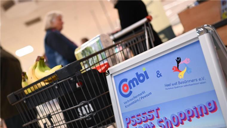 Supermarkt stellt für reizarmes Einkaufen auf leise Ein Verein für Menschen mit Autismus und deren Angehörige informieren über Ihre Veranstaltung „Silent Shopping“ in einem Supermarkt.
