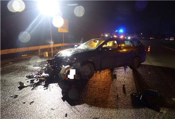 Unfall mit Auto und Roller.