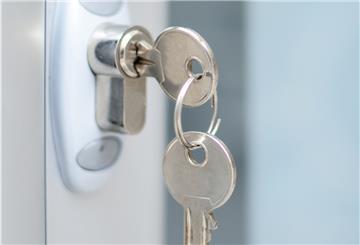 Ein WC-Schlüssel, ein Mann, eine Fahndung: Weil ein Mann in Bremerhaven den WC-Schlüssel eines Baumarktes nicht ordnungsgemäß zurückbrachte, rückte die Polizei Bremerhaven zur Fahndung aus. Mann und Schlüssel sind inzwischen wieder aufgetaucht.