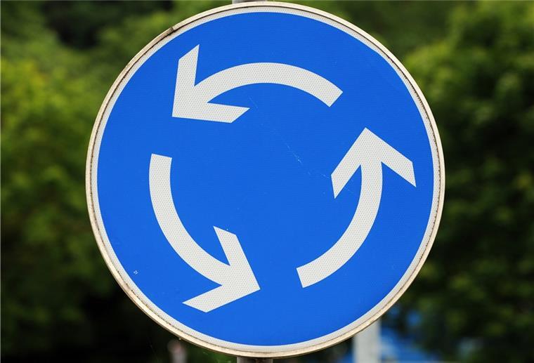 Missverständnis im Zevener Kreisel - Rollerfahrer verletzt Ein zu früh gesetzter Blinker sorgte für das Missverständnis im Kreisverkehr.