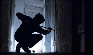 Einbrecher haben in Wulsbüttel einen Hausbewohner leicht verletzt.