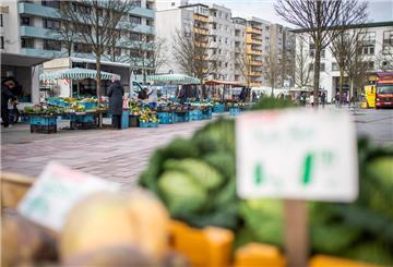 Eindrücke vom Mittwochs-Wochenmarkt in Geestemünde auf dem Konrad-Adenauer-Platz.