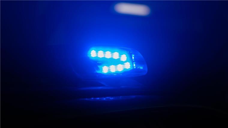 Eine 19-Jährige kommt mit schweren Verletzungen in ein Krankenhaus. (Symbolbild)