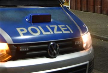 Eine 54-jährige Frau aus Sittensen ist am Mittwochvormittag in einem Discounter an der Stader Straße beim Einkaufen bestohlen worden. Das berichtet die Polizei.