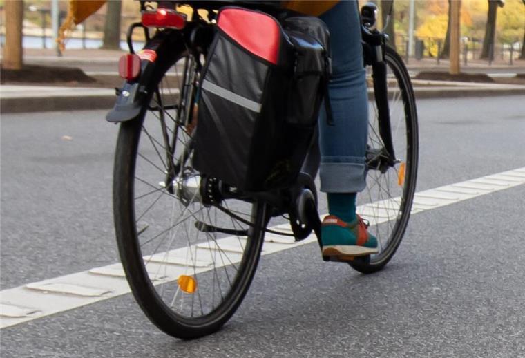 Eine Radfahrerin