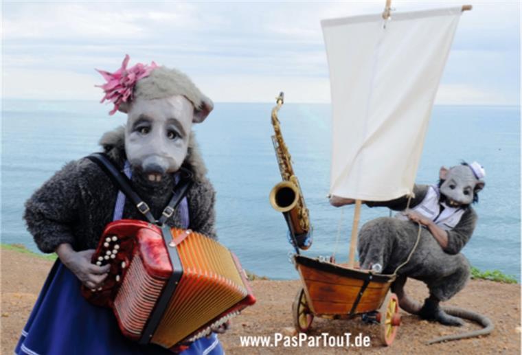 Eine abgefahrene Rattengang vom tierischen Improvisationstheater PasParTout treibt bei der Langen Nacht der Kultur in der Stadtmitte ihr Unwesen.