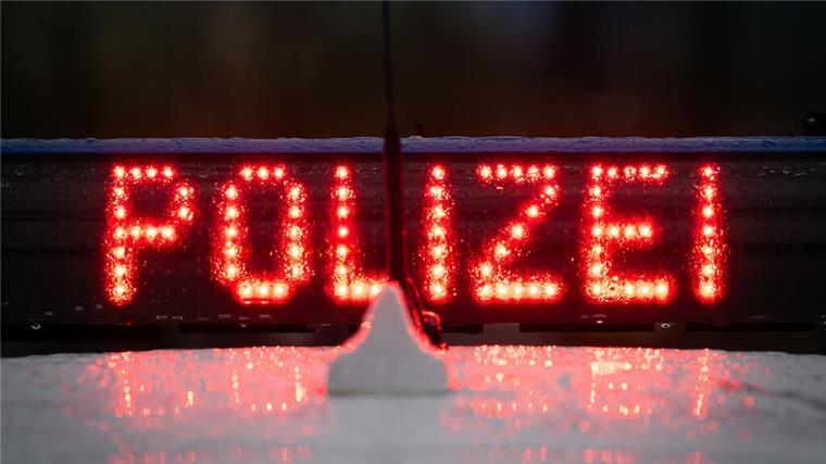 Polizei kontrolliert angebliche Gartenarbeiter und bewahrt Senior wohl vor Betrug Polizeiauto