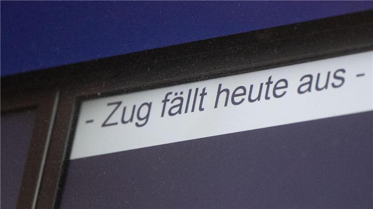 Eine Anzeige weist auf einen Zugausfall hin.