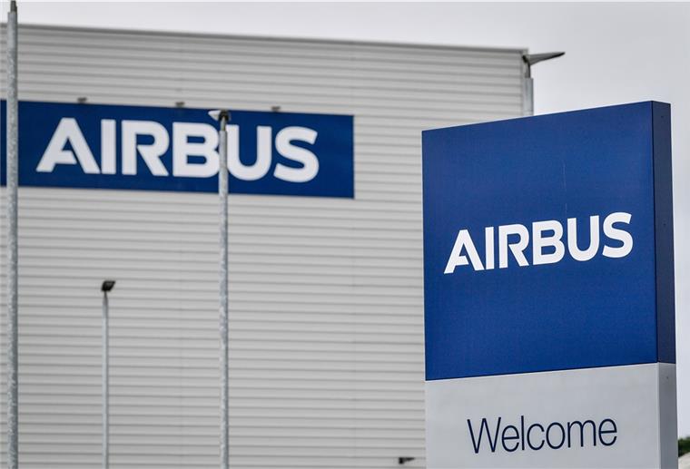 Eine Außenaufnahme einer Airbus-Fabrik.