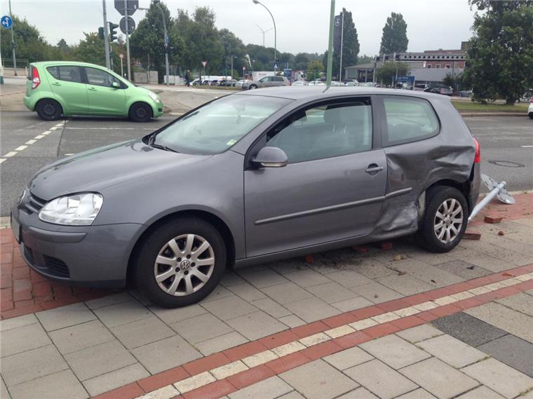 Geisterfahrerin, Drogen-Radler, Einbruch - Polizei im Dauereinsatz Eine Autofahrerin ist durch Falschabbiegen zur Geisterfahrerin geworden und hat einen Unfall verursacht.