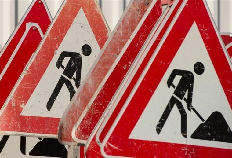 Eine Baustelle wird in Zeven ab Montag den Verkehr behindern. (Symbolbild)