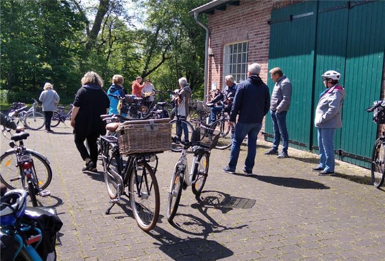 Eine der 22 Stationen war die „Alte Schmiede“ in Malstedt. Viele Radler machten hier unabhängig voneinander über den Tag verteilt einen kurzen Halt.