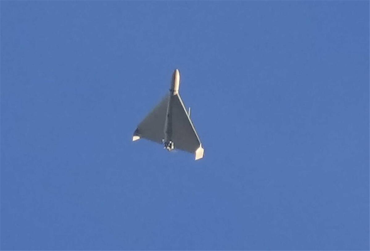 Bundeswehr schießt Drohne über Kasernengelände ab
Drohne über Militärgelände in Sachsen-Anhalt abgeschossen. Bundesverteidigungsministerium hält Details geheim. Spionageverdacht im Raum.