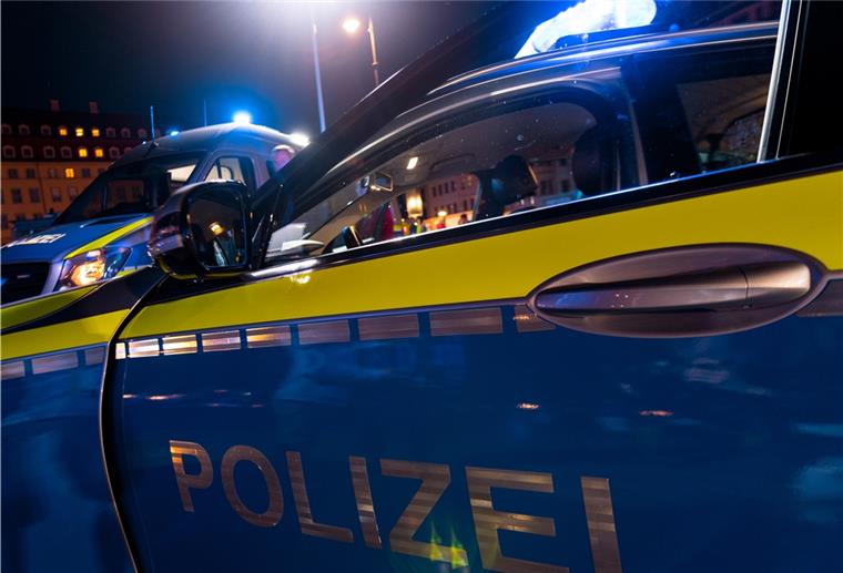 Eine ehrliche Finderin hat am Mittwochnachmittag auf einem Grundstück an der Ecke Querstraße/Kirchhofsalleen eine Geldbörse aufgetan. Das berichtet die Polizei.