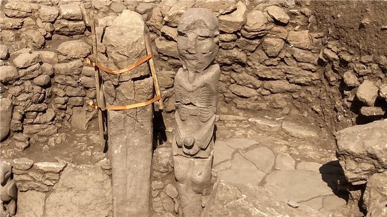 Prähistorische Statue in der Türkei gefunden Eine etwa 10.000 Jahre alte Statue eines Mannes im türkischen Tas Tepeler.