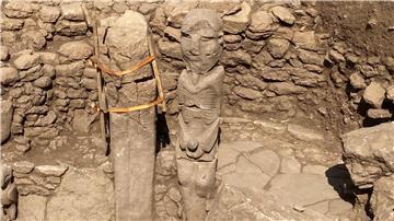 Eine etwa 10.000 Jahre alte Statue eines Mannes im türkischen Tas Tepeler.