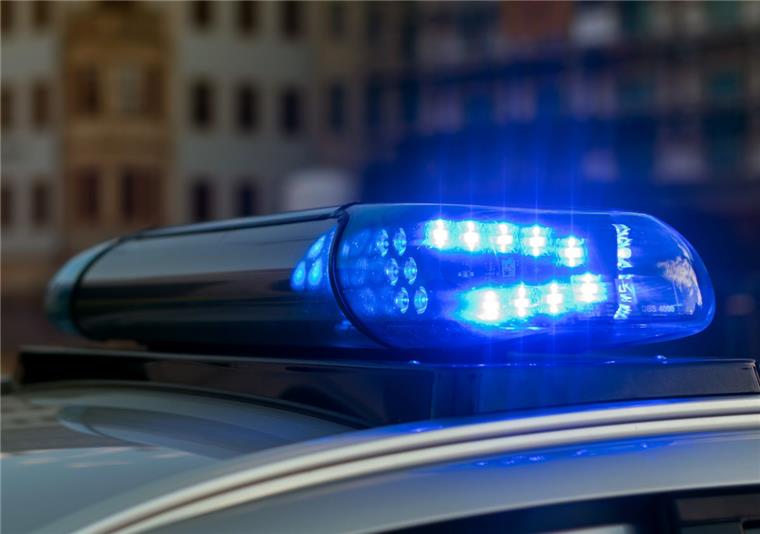 Eine Fahranfängerin ist am Freitag mit ihrem Opel Corsa zwischen Stollhamm und Nordenham verunglückt. 