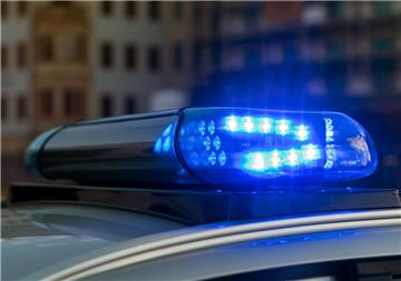 Eine Fahranfängerin ist am Freitag mit ihrem Opel Corsa zwischen Stollhamm und Nordenham verunglückt. 