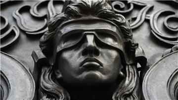 Freispruch für Sicherheitsmann nach tödlichem Unfall Eine Figur der blinden Justitia.