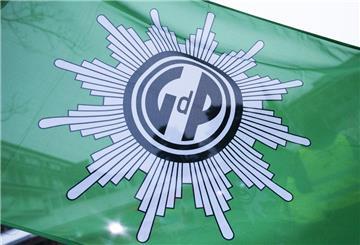 Eine Flagge mit dem Logo der Gewerkschaft der Polizei (GdP).