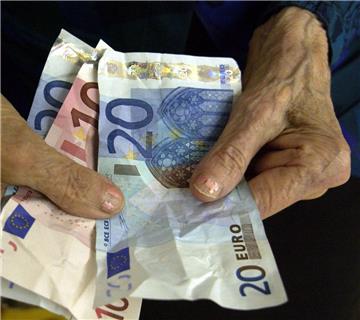 Eine Frau (91) aus Bremerhaven musste sehr lange auf die Rückzahlung ihrer Mietkaution warten.