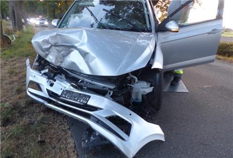 Nach Unfall in Elmlohe zerstörter Pkw