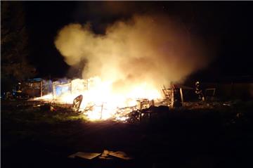 Eine Gartenlaube in Bremerhaven-Wulsdorf ist in der Nacht zu Samstag komplett niedergebrannt.